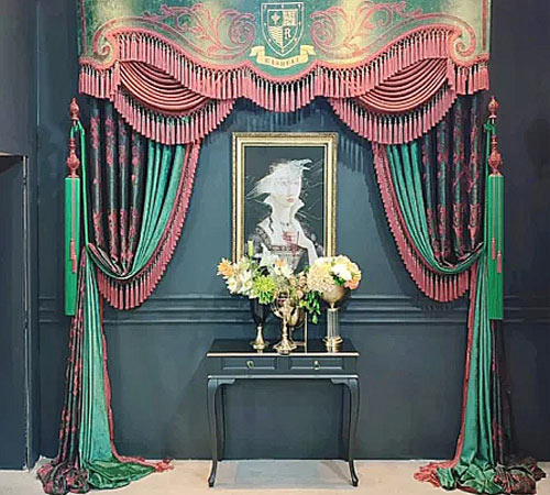 avant garde curtain banner